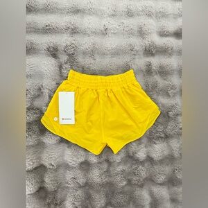 NWT Lululemon Hotty Hot HR Short 2.5" *Lined size 4 Maize Yellow